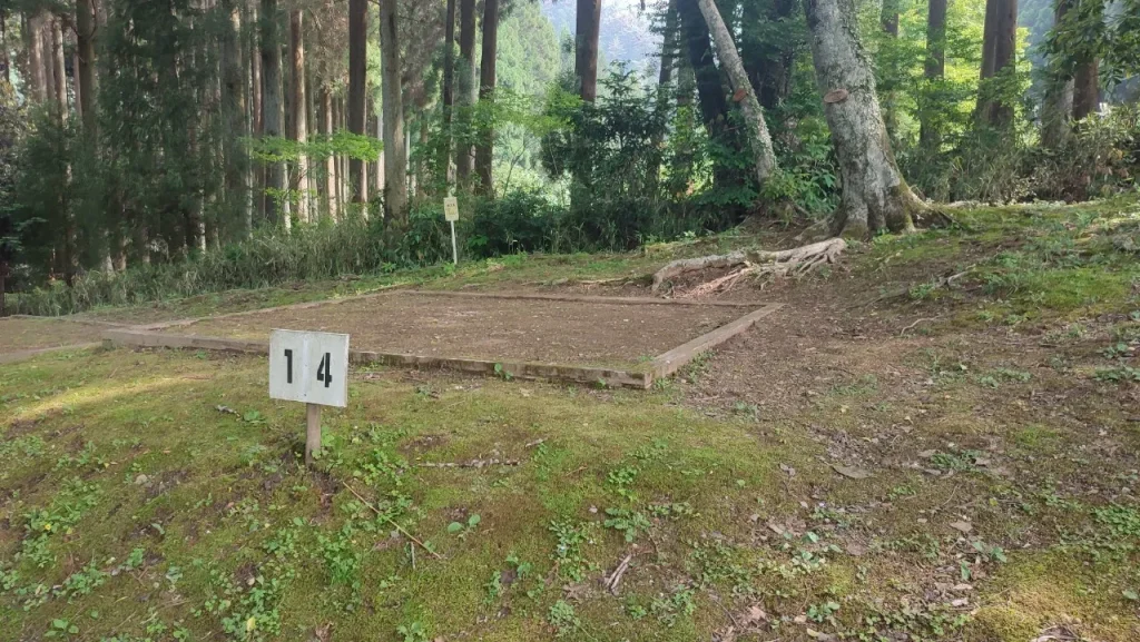 大分県県民の森 平成森林公園 キャンプ場 ファミリーテントサイト14番