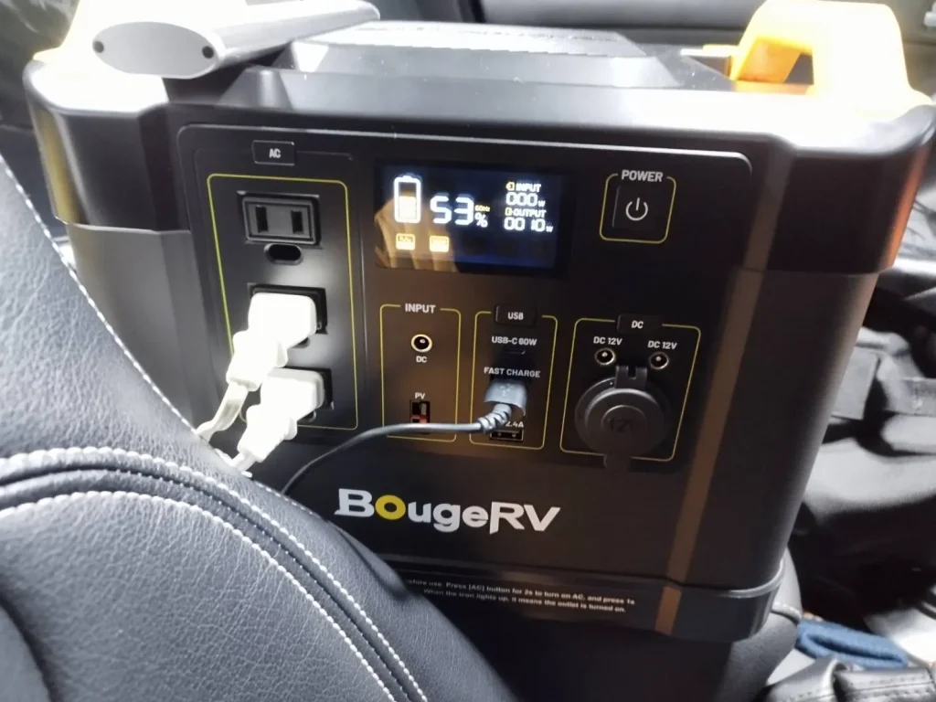 BougeRV（ボージアールブイ）「ポータブル電源 Fort 1000」車中泊で電気毛布を使った時の本体の様子
