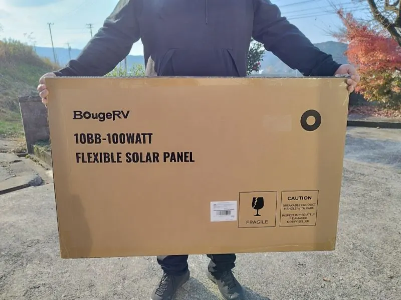 BougeRV（ボージアールブイ）「Archソーラパネル 100W」パッケージ