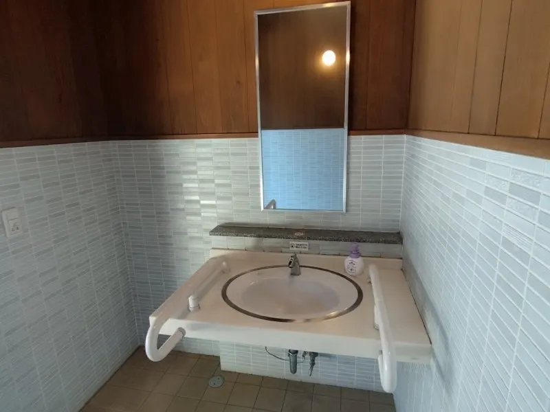 コヤードカナタケ 男性トイレ手洗い場