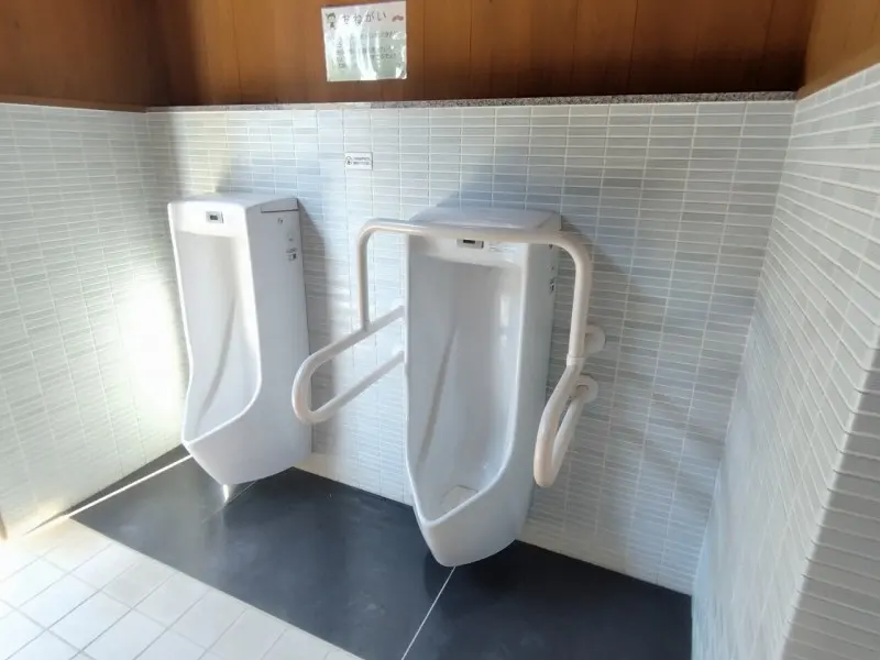 コヤードカナタケ 男性トイレ（小便器）