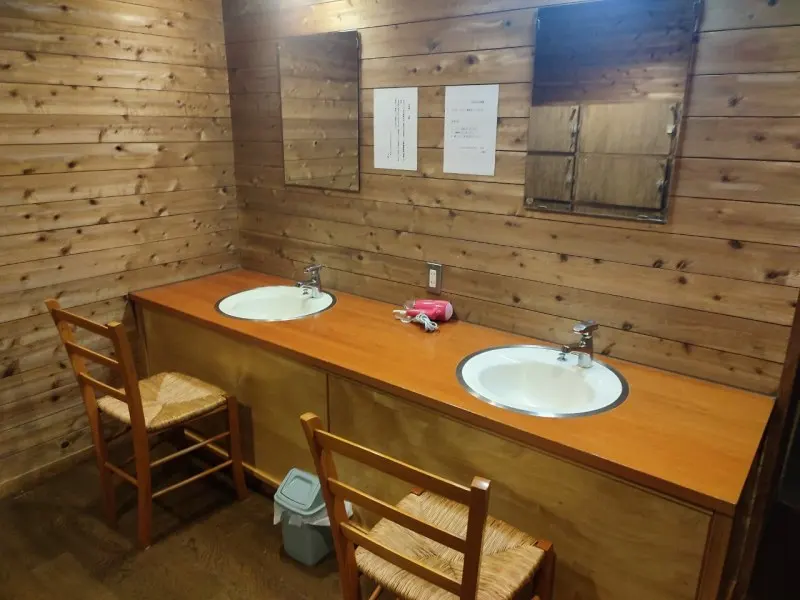 くじゅうやまなみキャンプ村 サイトセンターのシャワー室