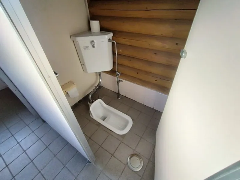 仁比山公園キャンプ村 男性トイレ（和式）
