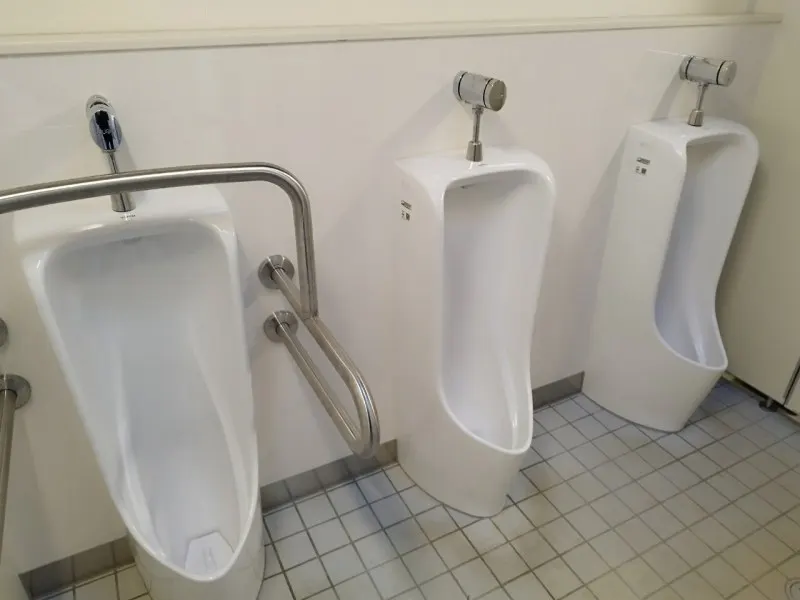 とりごえ温泉 栖の宿 男性トイレ（小便器）