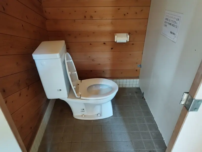 カワセミ公園　女性トイレ