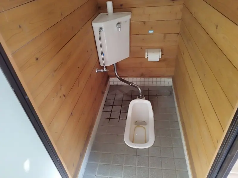 カワセミ公園　男性トイレ（和式）