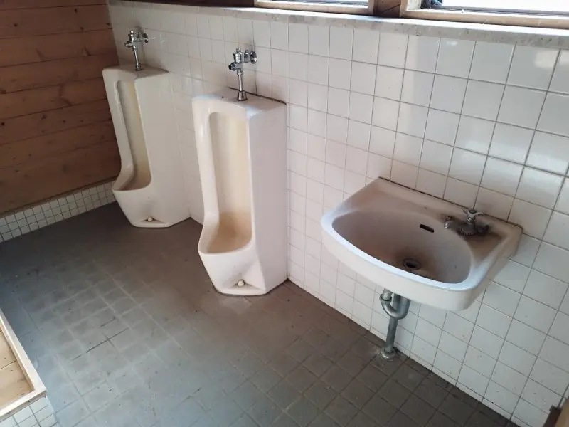 カワセミ公園　男性トイレ（小便器）