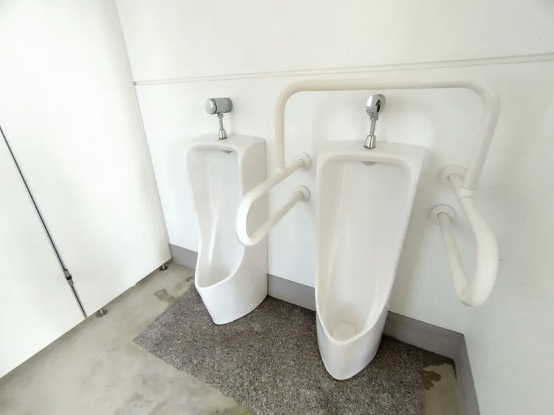 白浜キャンプ場　お手洗い男性トイレ（小便器）