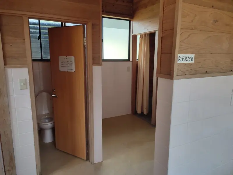 中岳キャンプ場　女性トイレ