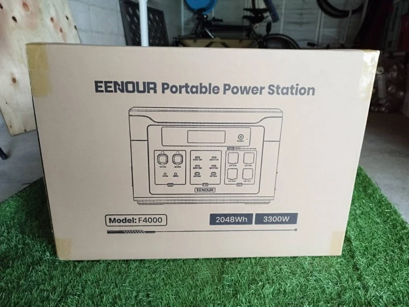 EENOUR（イーノウ）ポータブル電源「F4000」　パッケージの段ボール