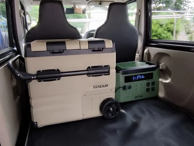 EENOUR（イーノウ） ポータブル冷蔵庫TAW55 車内での運用シーン