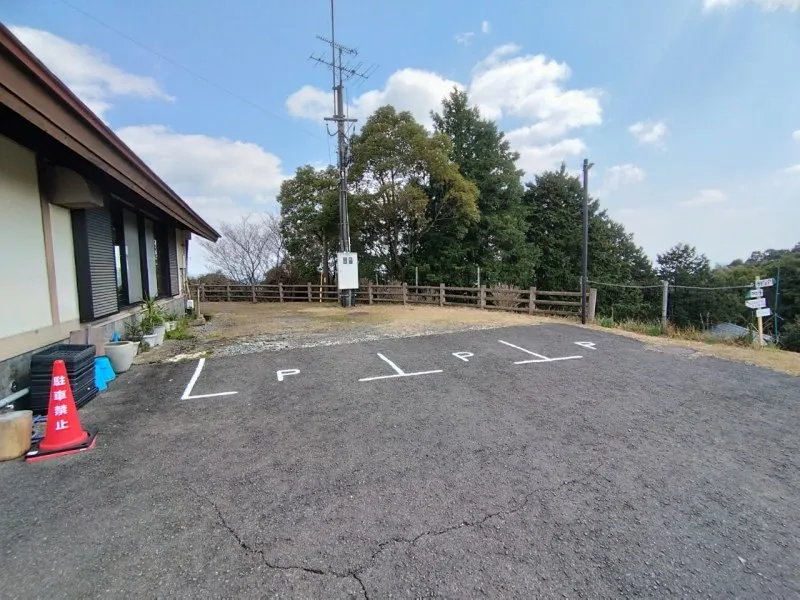 長崎市民の森 ビギナーキャンプ場　管理棟付近の駐車場