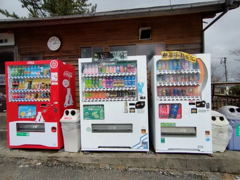 久住山荘南登山口キャンプ場　管理棟前の自販機