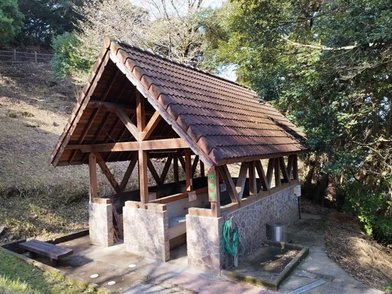 崎野自然公園　常設テント付近の炊事場外観