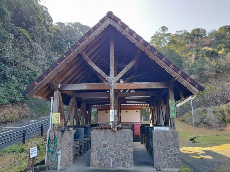 崎野自然公園　駐車場付近の炊事場外観