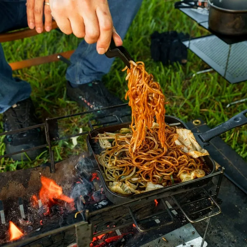 ZEN Camps いなずまトング 焼きそばを痛めている様子