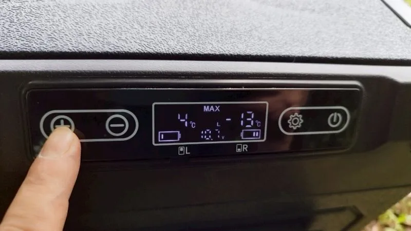JESIMAIK 車載用冷蔵庫E45 プラスボタンを長押し