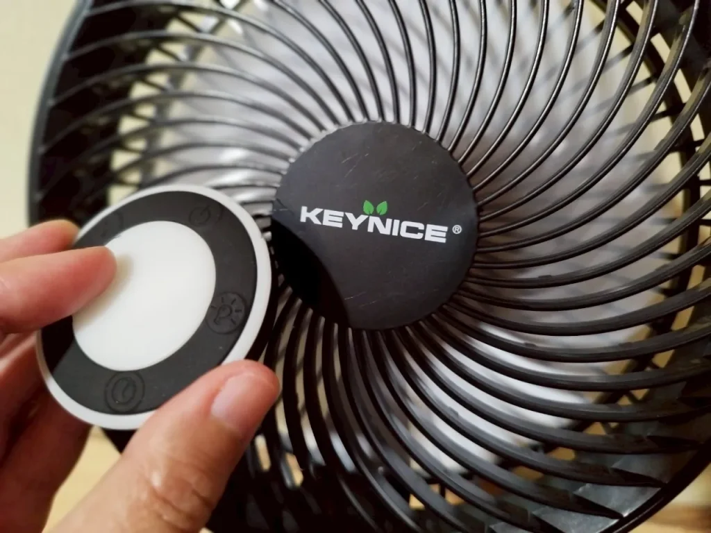 KEYNICE 　リモコン置き場