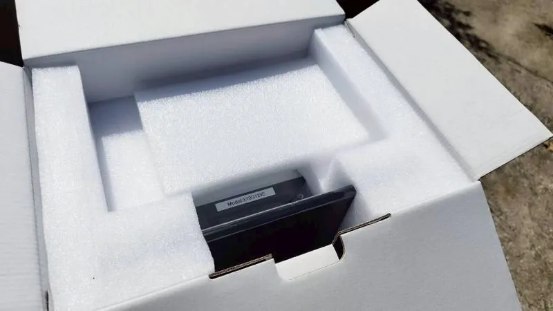 ATOTO X10 12.9インチモデル パッケージ内の緩衝材