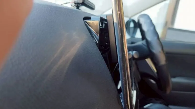 ATOTO X10 12.9インチモデル 側面から見た様子