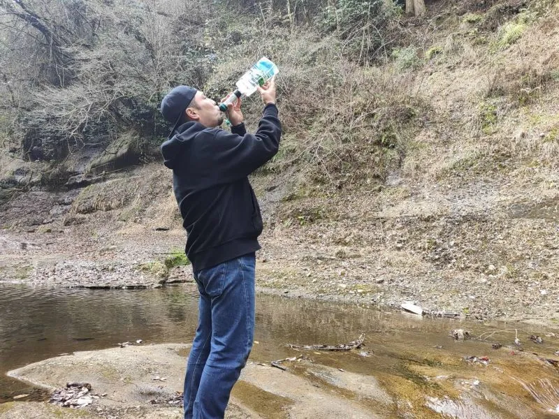 Greeshow　GS-289　実際に浄化水を飲む様子